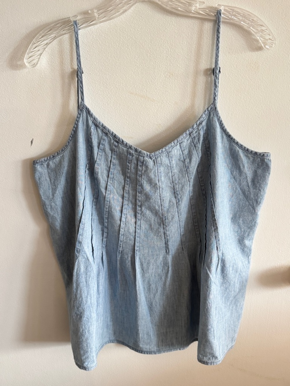 GAP Women’s Light Blue Chambray Denim Tank Top with Pintuck Detail Size L Tall